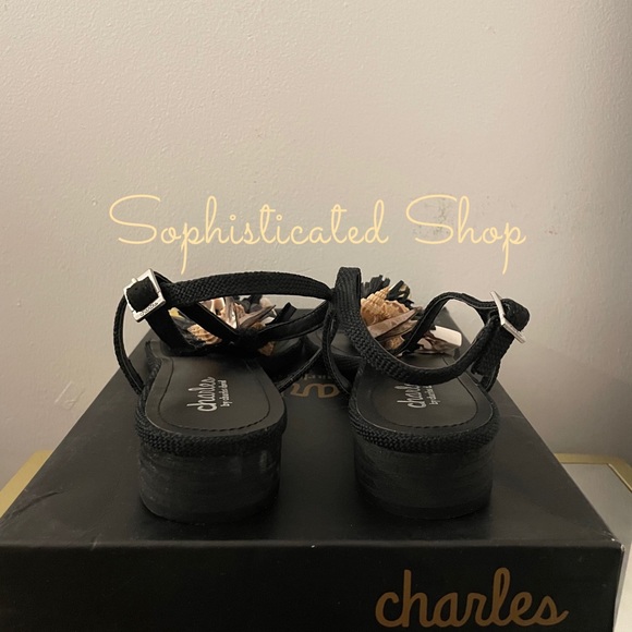 🐚New Charles David Seashell Sandals🐚 - Picture 3 of 4